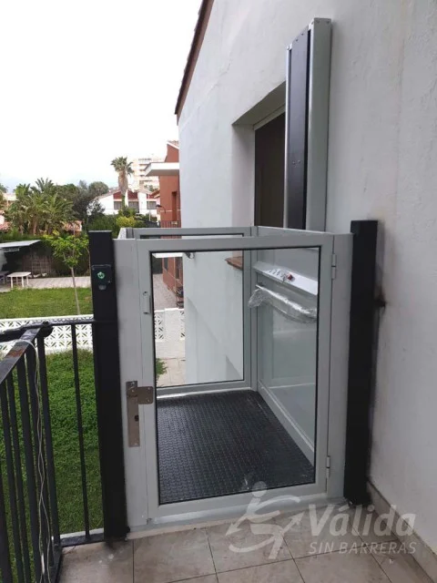 Instal·lar un elevador per millorar la mobilitat de les persones a Benicàssim