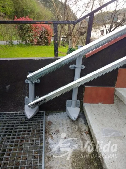 Pujar i baixar escales amb una solució elevadora per persones majors