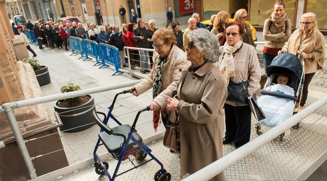 ”andador-tercera-edad-mayores-andar-desplazamiento-discapacidad-ayuda-tecnica”