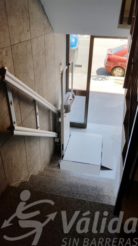 Salvaescales Spatium oberta amb fixació a paret a Sabadell