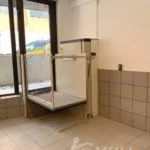 Instal·lació d'elevador de curt recorregut a local de Llançà a Girona