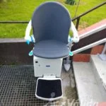 Cadira salvaescales instal·lada a exterior de Beasáin a Gipuzcoa