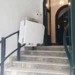 Décor plataforma salvaescales a Madrid per a superar escala corba