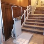Plataforma salvaescales instal·lada a una comunitat de veïns de Vilagarcía de Arousa