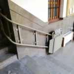 Instal·lació de pujaescales per a persones amb mobilitat reduïda a Granada