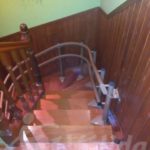 Cadira per a pujar i baixar escales assegut a Cantàbria, Argoños