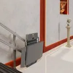 plataforma salvaescaleras gris
