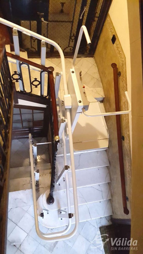 salvaescales per a millorar accessibilitat de persones en cadira de rodes