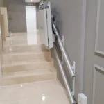 pujar i baixar escales en cadira de rodes plataforma pujaescales