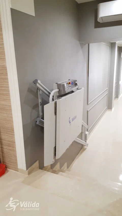 plataformas pujaescales instal·lada a casa particular per a persones discapacitades