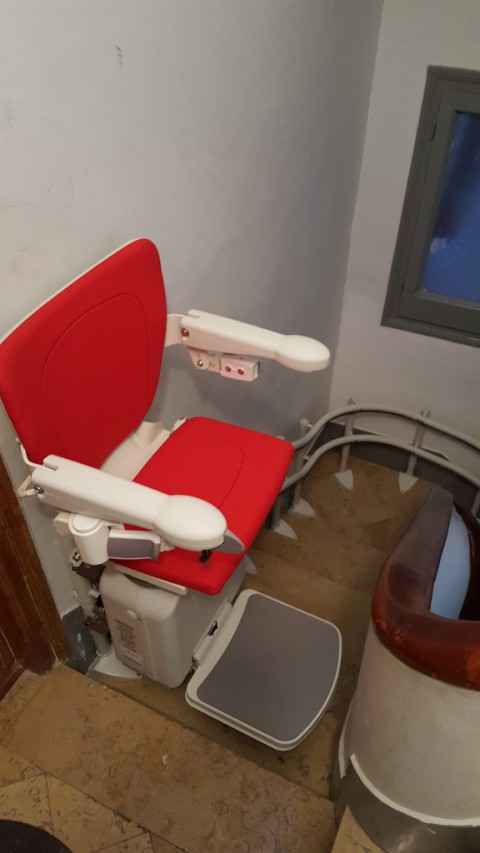 cadira socius amb seient style color vermell cirera