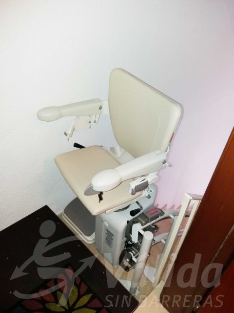 cadira pujaescales millora accessibilitat escala pineda de mar barcelona