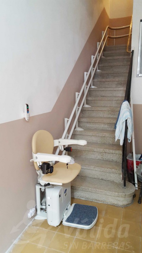 Instal·lació cadira salvaescales còmoda, segura, baix consum Socius Portbou