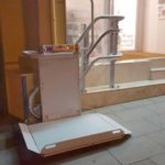 instal·lació de plataforma salvaescales a local de Cassà de la Selva, Girona