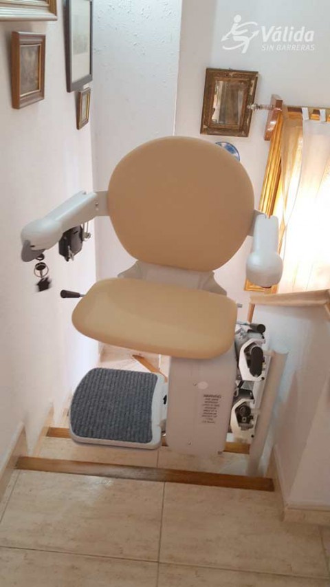 Cadira salvaescales SOCIUS instal·lada a casa particular de Cebreros, Ávila