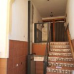 pujar i baixar desnivells verticals amb un sistema d'elevació de Válida sin barreras