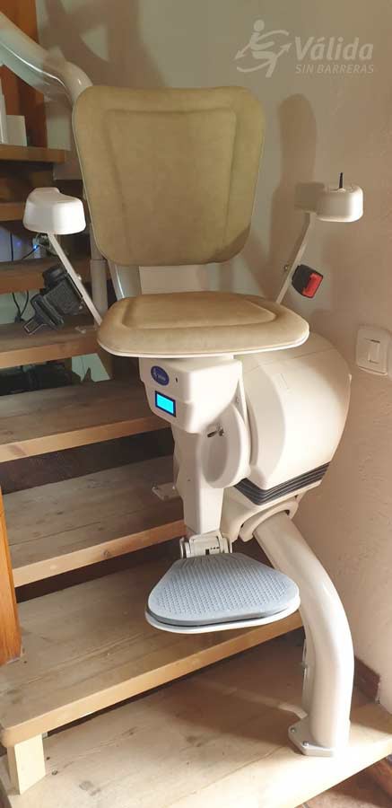 Cadira salvaescales UNIKA instal·lada a casa particular de Cuerrias de Espinaredo en Asturias