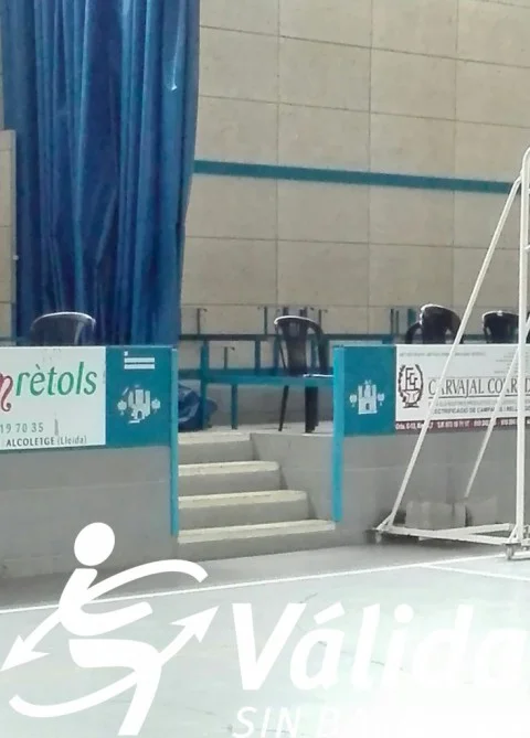 D'escala a plataforma amb només pitxar un botó, Adapto
