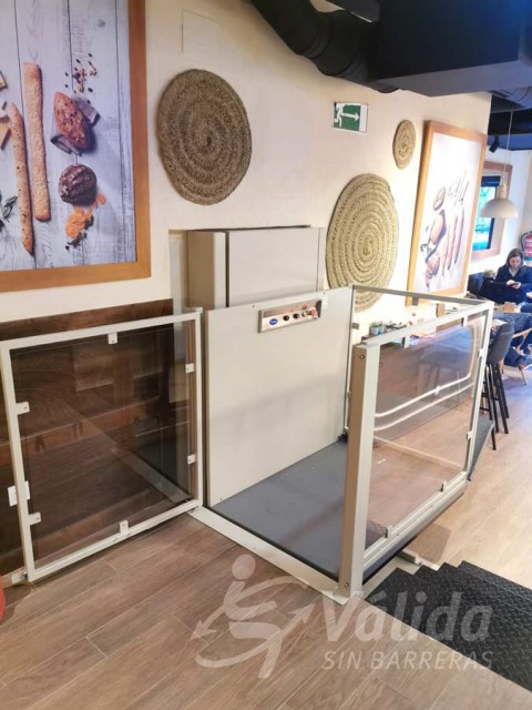 Instal·lar un elevador de curt recorregut SUBEO a Gijón, Astúries