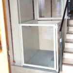 Elevador de curt recorregut SUBEO instal·lat a comunitat de veïns a Tui, Pontevedra