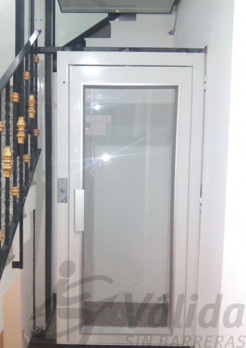 elevador per a comunitat de veins muntat a valladolid model vectio