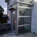Millorar l'accessibilitat amb un elevador vertical per persones amb discapacitat