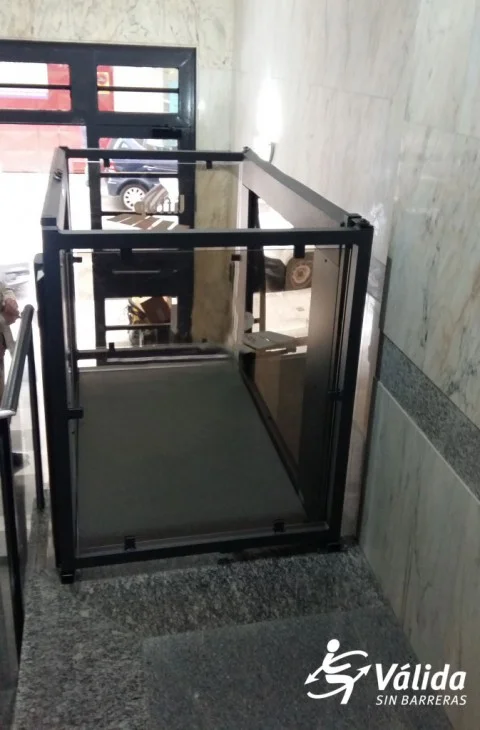 Elevador Invictus molt elegant i integrat en l'entorn Madrid