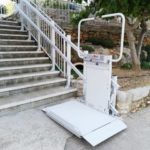 plataforma pujaescales instal·lada en intempèrie a Les Coves de Vinromà