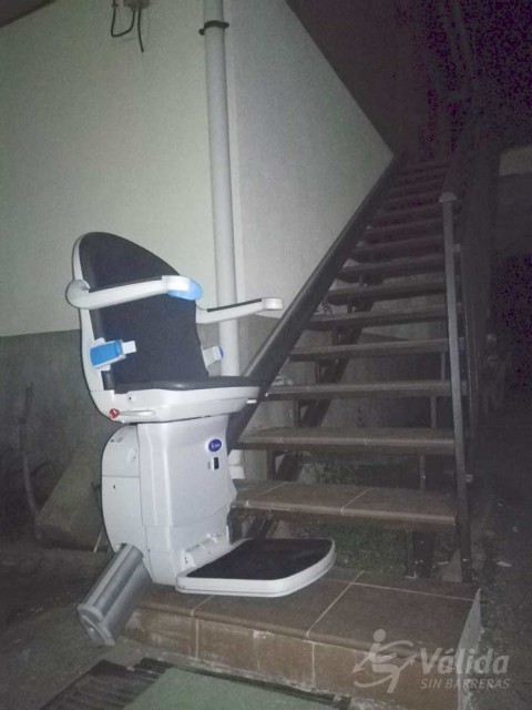 cadira salvaescales AMICUS a casa particular de Navaluenga, Ávila