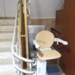 cadira puja escales instal·lada a comunitat de veïns de Petrés, València