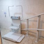 Instal·lar una solució pujaescales per millorar l'accessibilitat a comunitat de propietaris