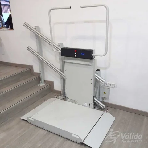 instal·lar plataforma elevadora per a pujar i baixar a persones en cadira de rodes