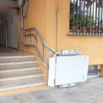 plataforma per a pujar i baixar persones en cadira de rodes a Barcelona