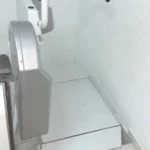 solucionar els problemes d'accessibilitat amb una ajuda puja escales de Válida sin barreras