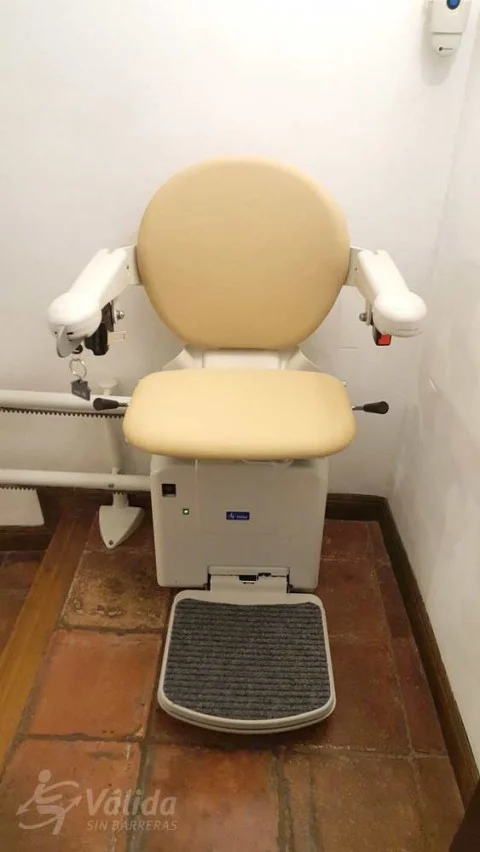 instal·lar cadira pujaescales a casa particular de Puerto de Sagunto, Navarra