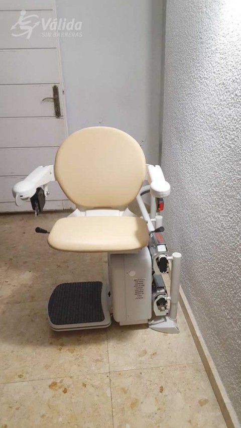 cadira SOCIUS amb doble guia, plegable, segura, per ajudar a persones dependents