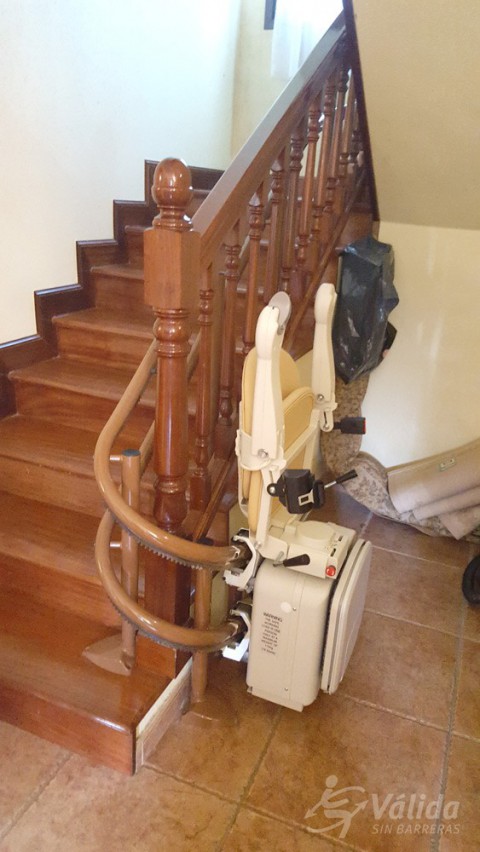 superar desnivells verticals amb una ajuda elevadora a casa particular