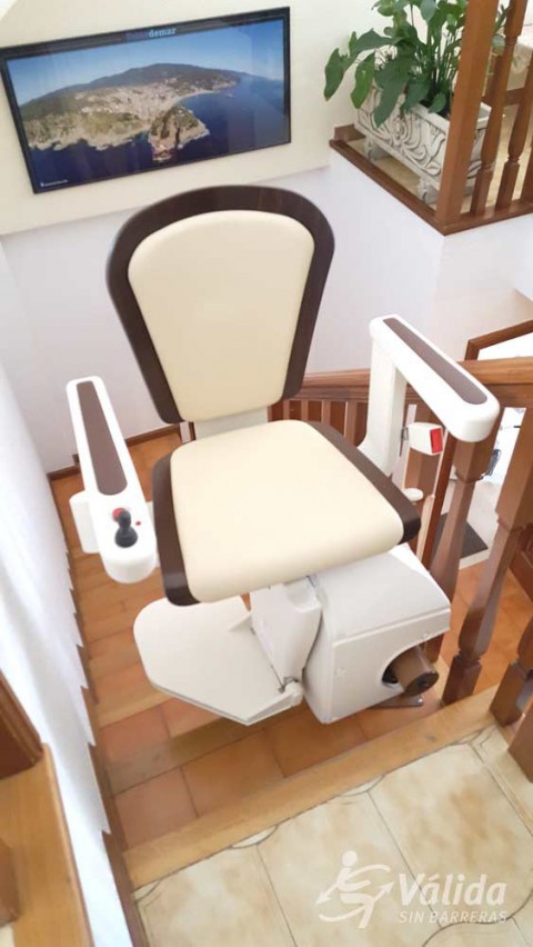 cadira pujaescales UNUM instal·lada a casa particular de Tossa de Mar