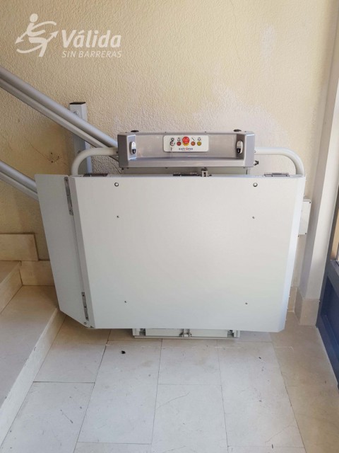 plataforma pujaescales per a persones amb cadira de rodes