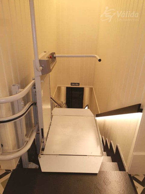 plataforma elevadora per persones amb mobilitat reduïda o en cadira de rodes
