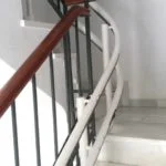 pujar i baixar escales de manera fàcil, segura, i autònoma amb una ajuda tècnica