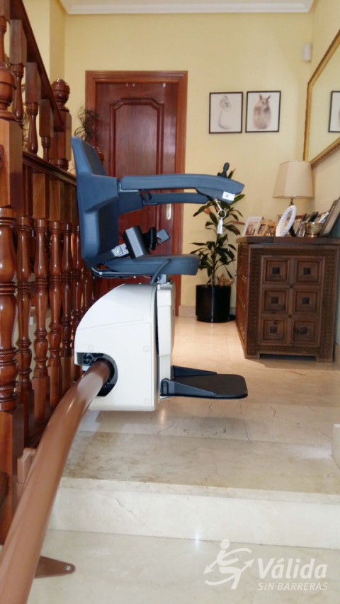 instal·lació de cadira salvaescales a casa particular ajuda técnica