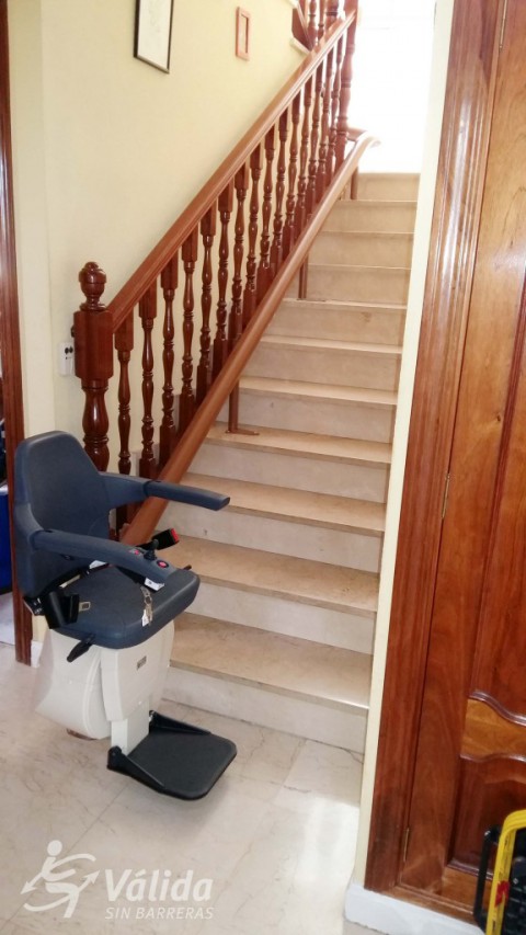 cadira salvaescales instal·lada a casa particular de Madrid