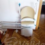 Socius cadira pujaescales instal·lada a Àvila per a millorar l'accessibilitat