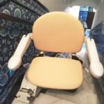 Silla salvaescaleras FIDUS para personas mayores instalada en casa particular de Sevilla