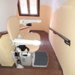 cadira salvaescales instal·lada a casa particular de Cuenca per persones majors