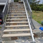 Cadira salvaescales per salvar un tram d'escales recte a intempèrie