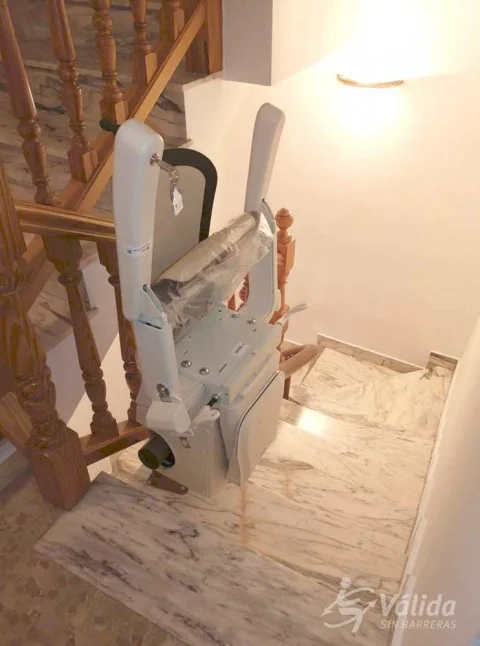 millorar l'accessibilitat de l'entorn amb una cadira elevadora a Puerto de Sagunto