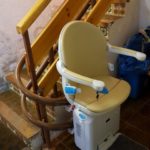 Cadira salvaescales socius amb seient smart a escala a Beders, Lleida