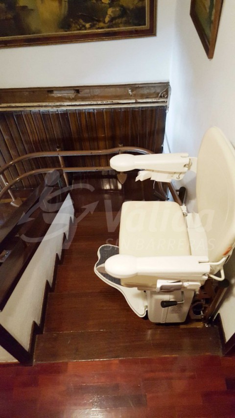 cadira per pujar escales interior Barcelona accessibilitat llar Socius